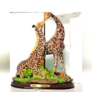 Premier Collections Wild Life Collection Kissing Giraffes Figurine